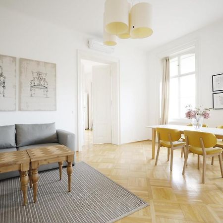 Heymi Apartments Oper Wina Bagian luar foto