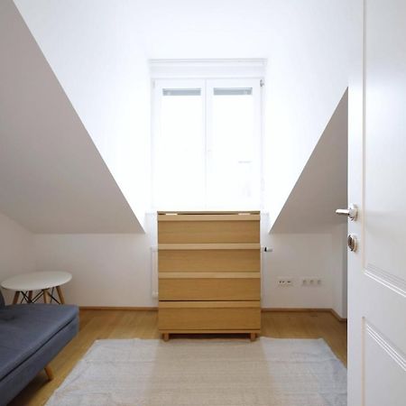 Heymi Apartments Oper Wina Bagian luar foto