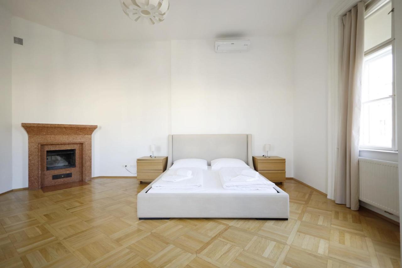 Heymi Apartments Oper Wina Bagian luar foto