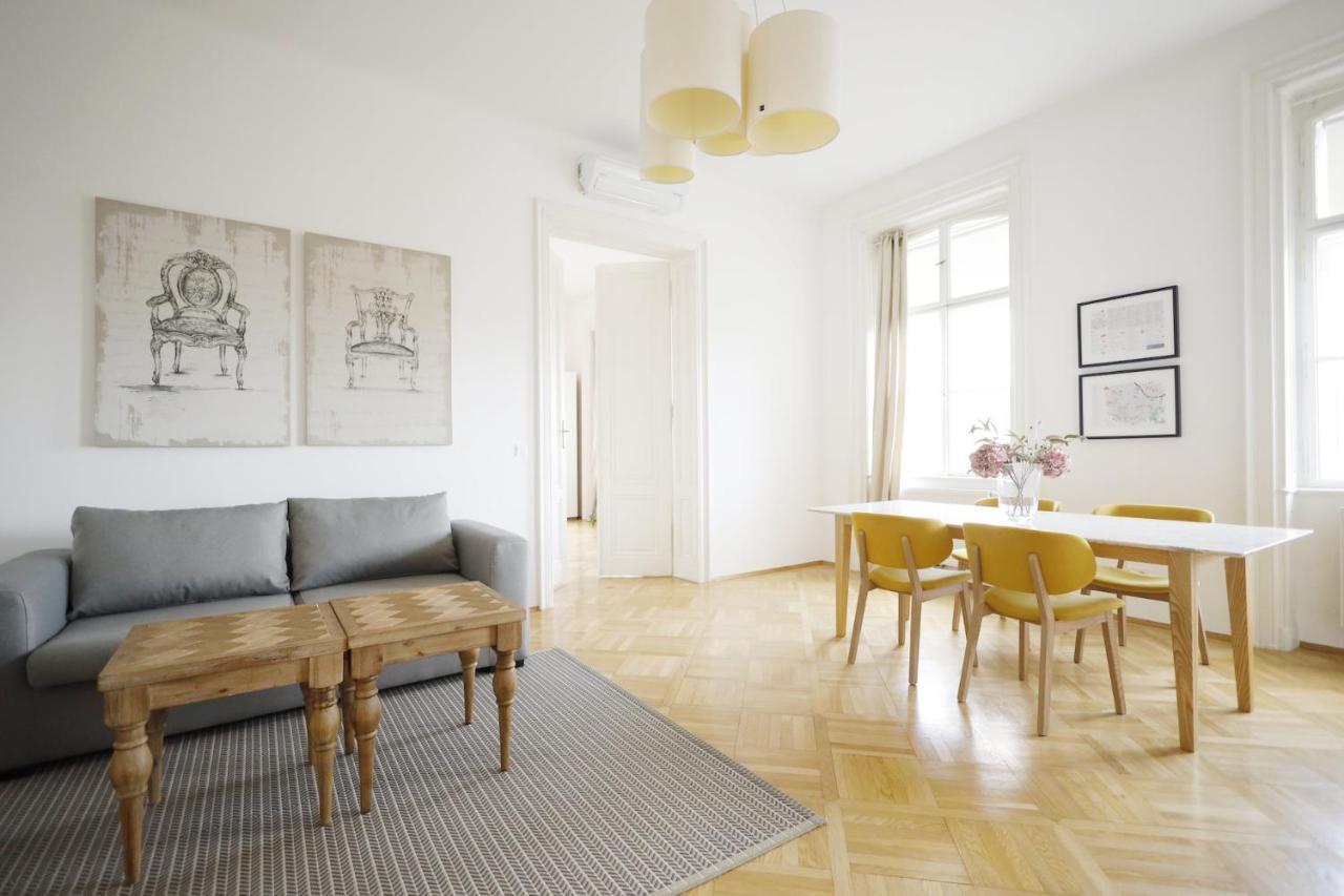 Heymi Apartments Oper Wina Bagian luar foto