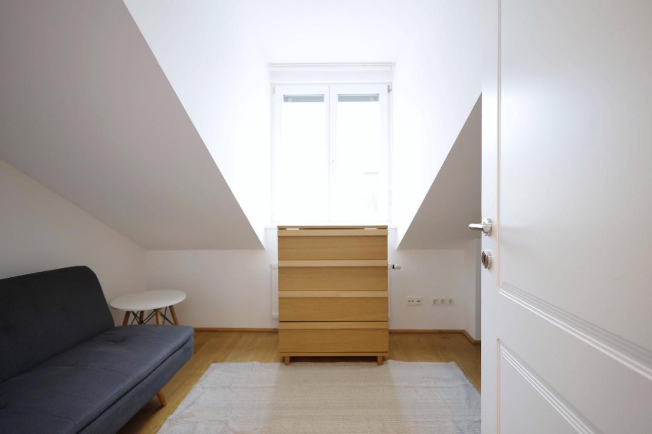 Heymi Apartments Oper Wina Bagian luar foto