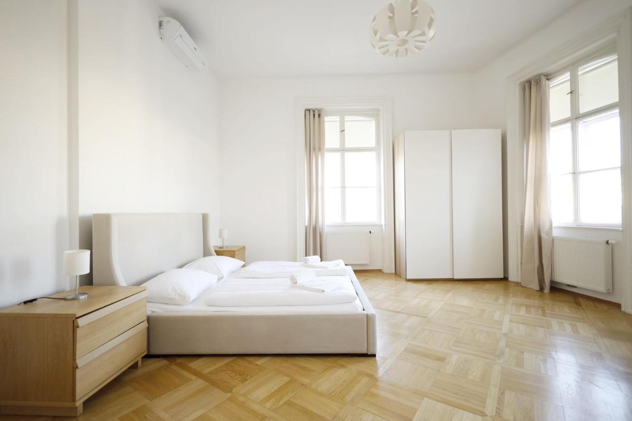 Heymi Apartments Oper Wina Bagian luar foto