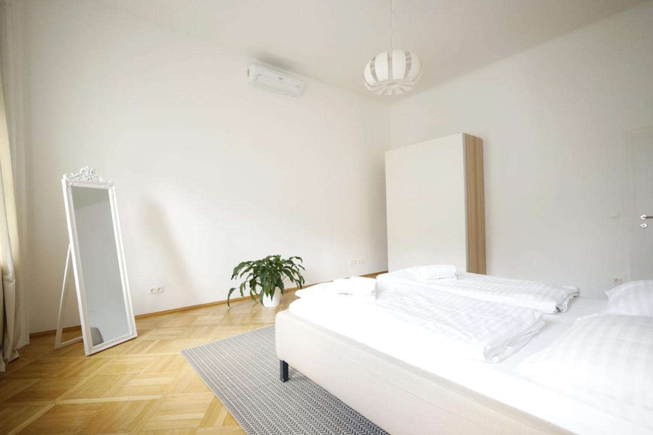 Heymi Apartments Oper Wina Bagian luar foto