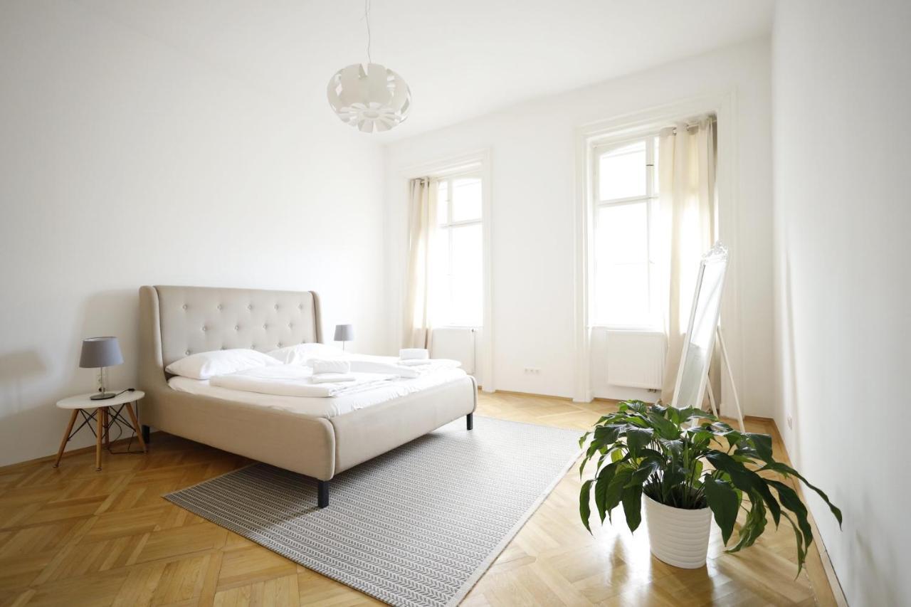 Heymi Apartments Oper Wina Bagian luar foto