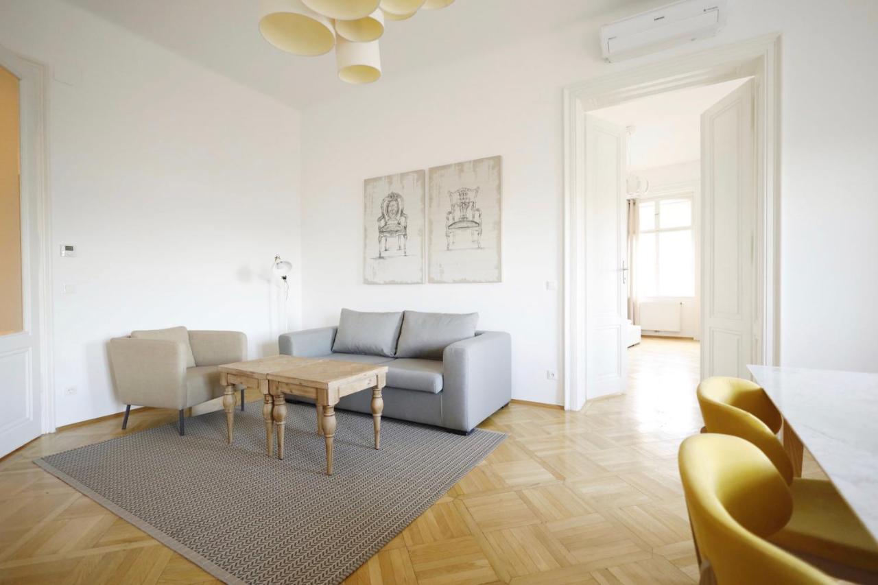Heymi Apartments Oper Wina Bagian luar foto