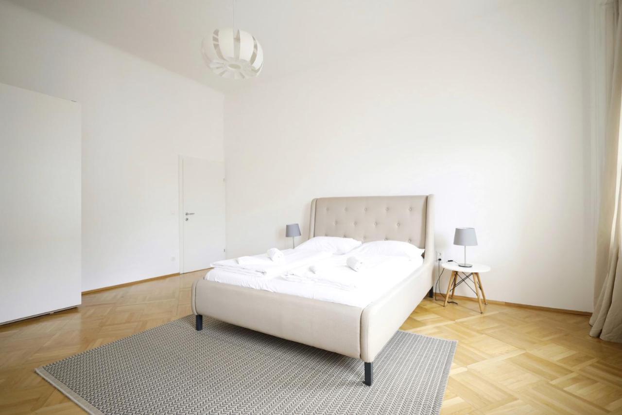 Heymi Apartments Oper Wina Bagian luar foto