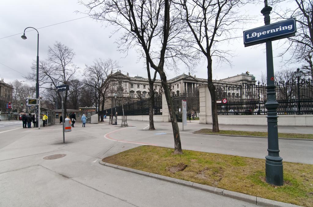 Heymi Apartments Oper Wina Bagian luar foto