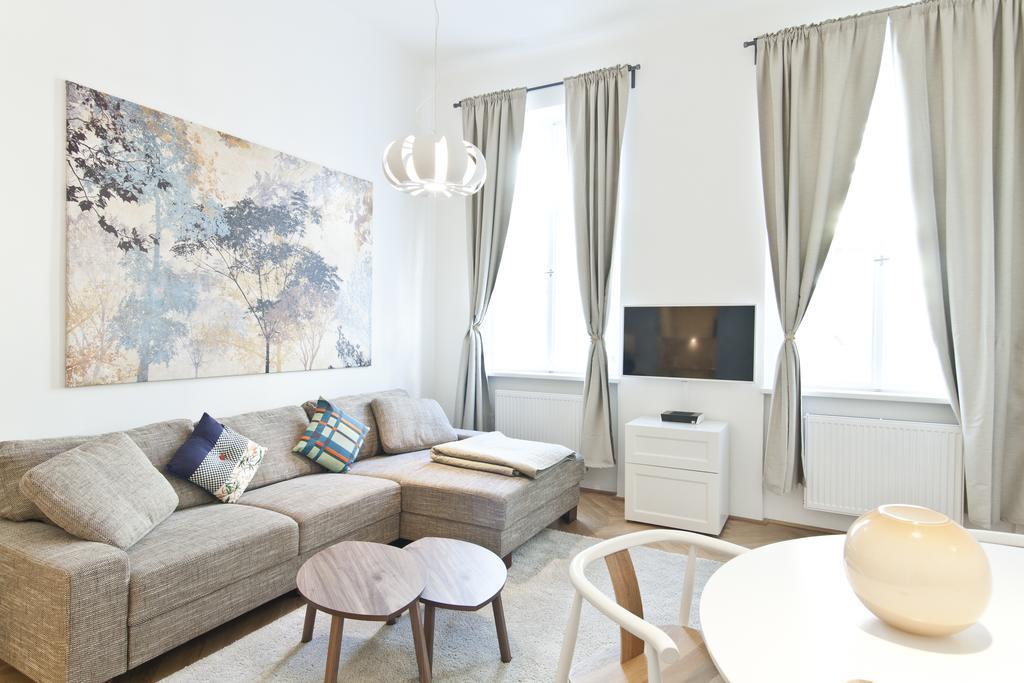 Heymi Apartments Oper Wina Bagian luar foto