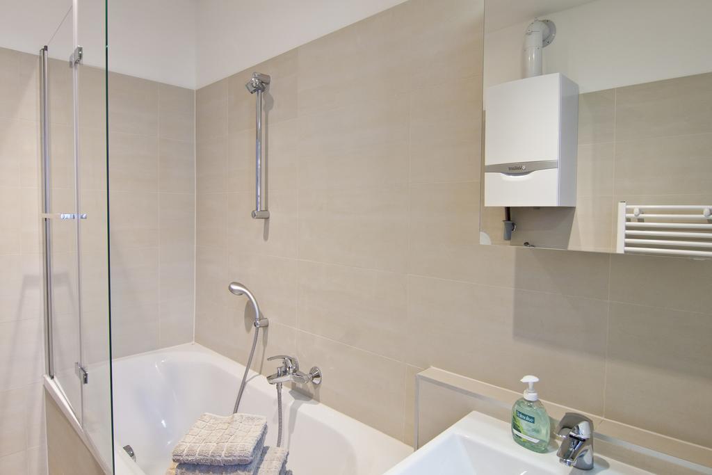 Heymi Apartments Oper Wina Bagian luar foto