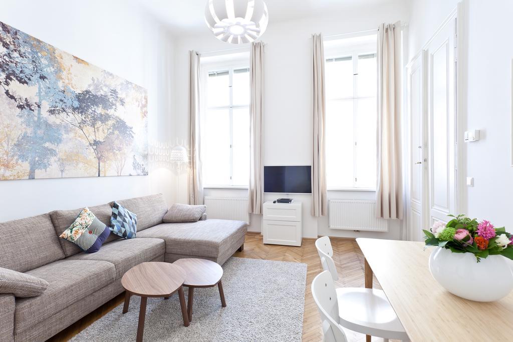 Heymi Apartments Oper Wina Bagian luar foto