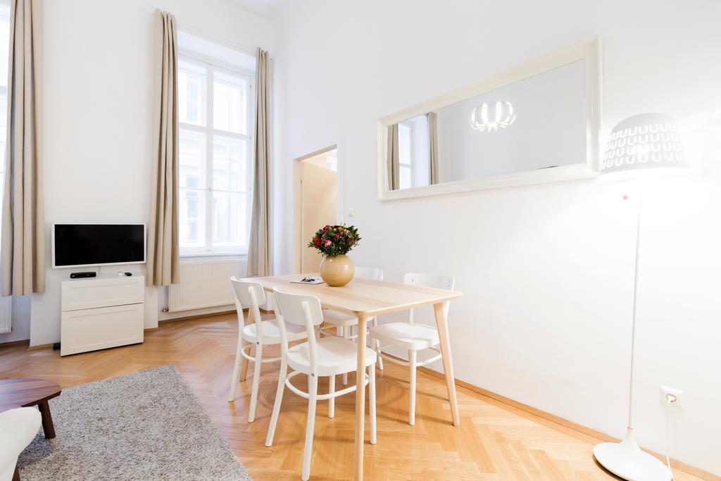 Heymi Apartments Oper Wina Bagian luar foto