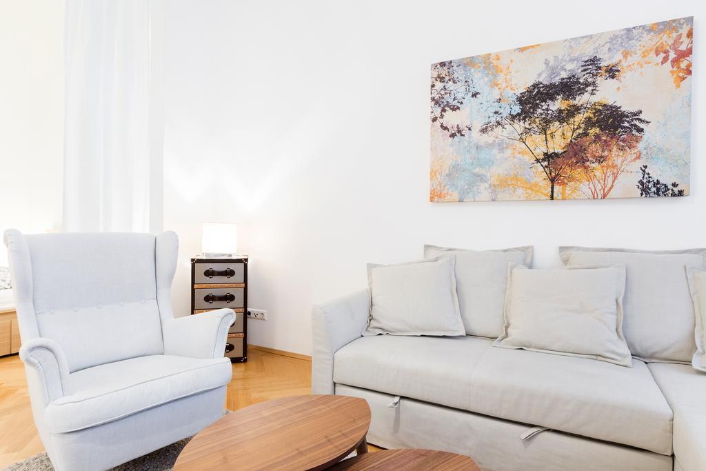Heymi Apartments Oper Wina Bagian luar foto